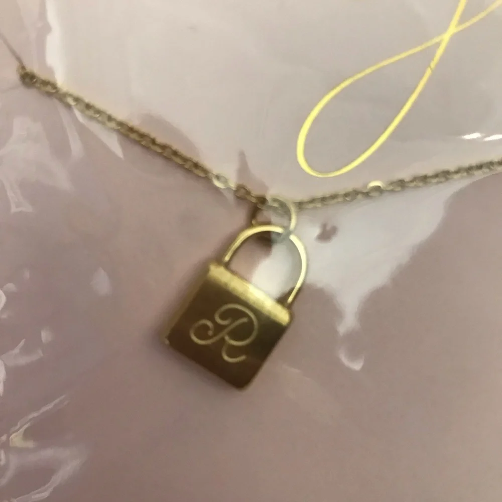 Scripted notes Initial Lock Necklace - Picture 4 of 7